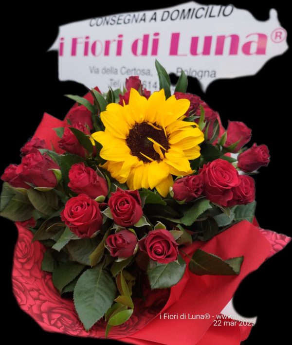Bouquet di rose rosse con girasole - immagine 3