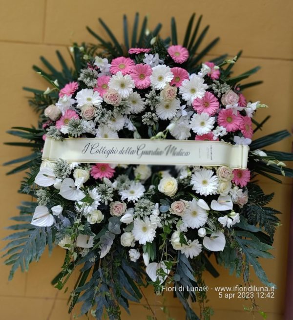 Corona di fiori funebre bianco e rosa